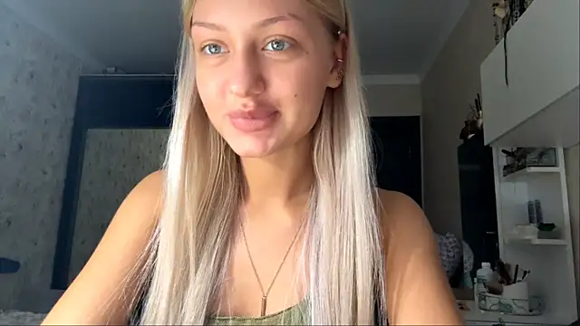 HeavingLip live cam on StripChat