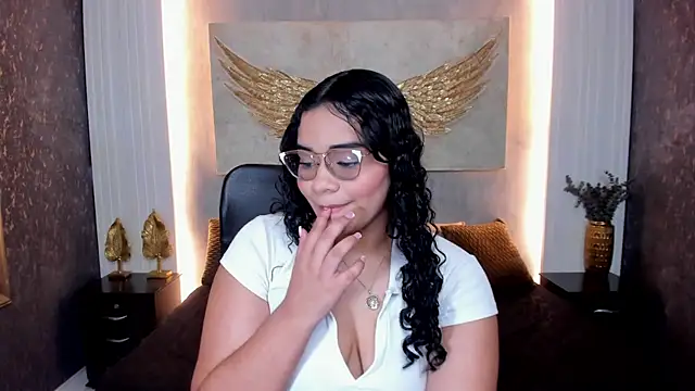 Celeste_luxe live cam on StripChat