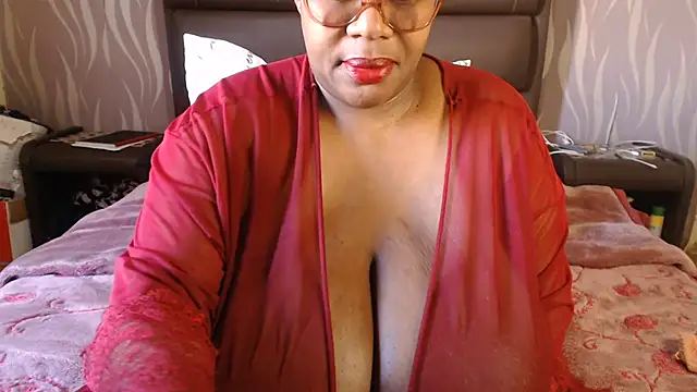 BoobsQueen46K webcam