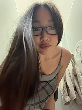 trytomakememoam live cam on StripChat