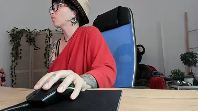 NeoGeisha live cam on StripChat