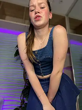 PeachCheeks_ webcam