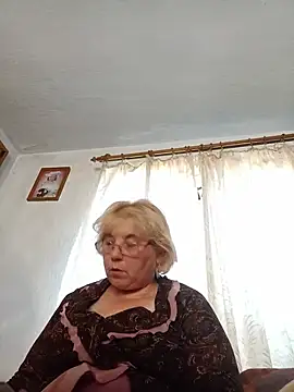 Elena_Beautiful784 live cam on StripChat