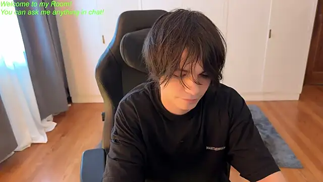 SasukeUhchiaa live cam