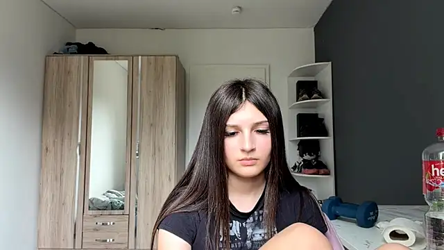 SpanishRooter live sex cam