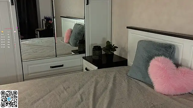 VelvetZephra webcam