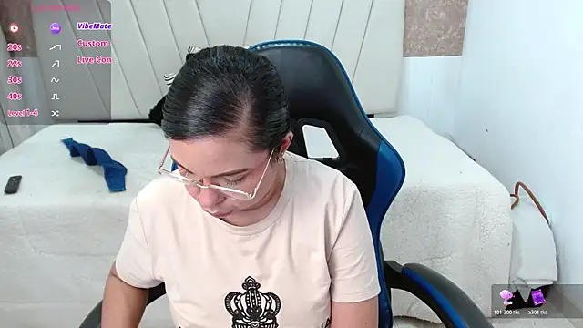 AliceSmity__ webcam