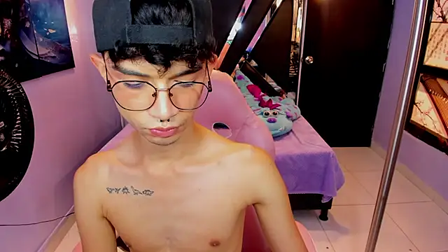 LiamHeatx live cam on StripChat