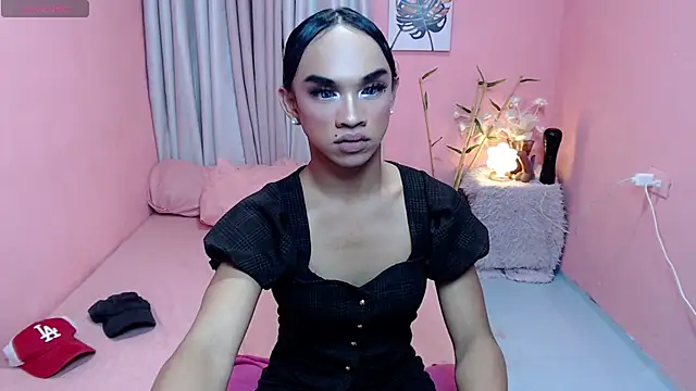 VivienneLuxe live cam on StripChat