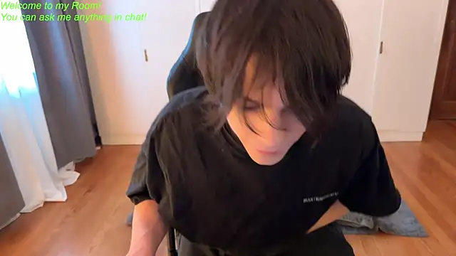 SasukeUhchiaa live cam