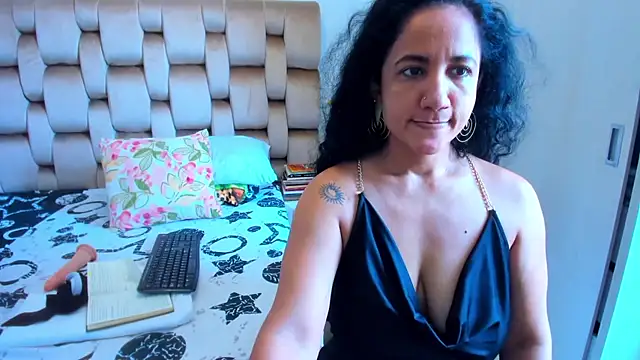 alaskmiller1 live cam on StripChat