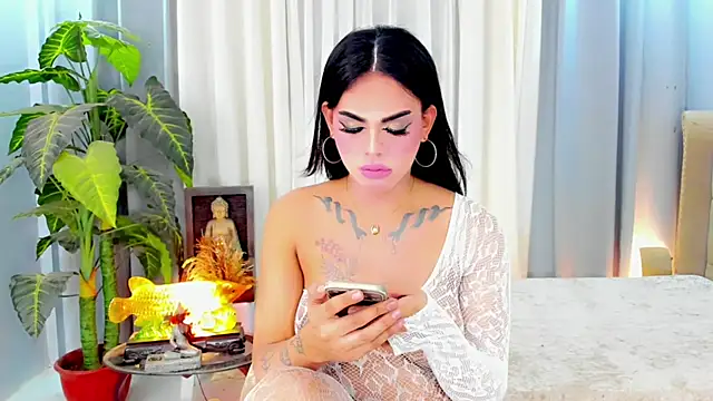 MochaliciousTransOnTop webcam