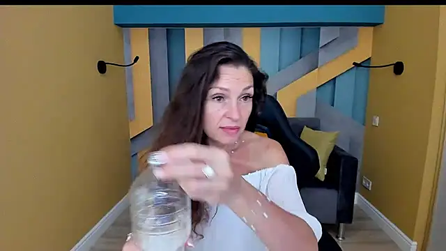 EllaLong live cam on StripChat