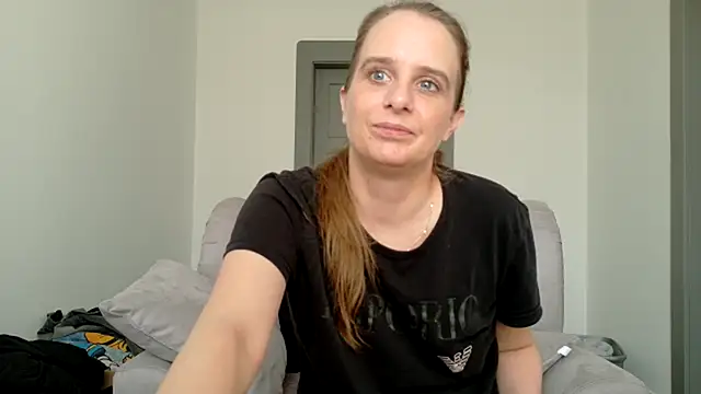 Chantalee live cam on StripChat