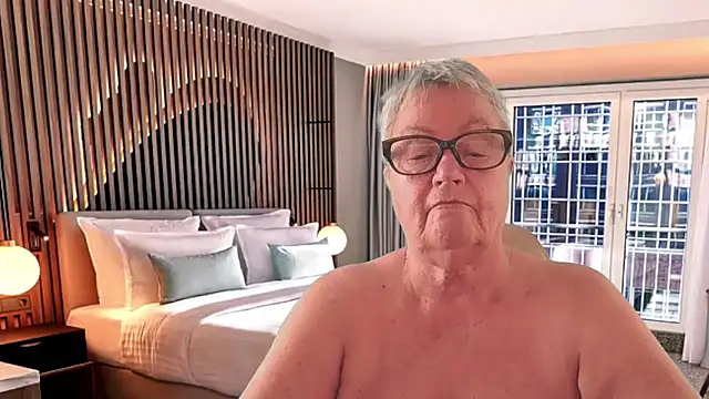 Mystery-Grandmother live cam on StripChat