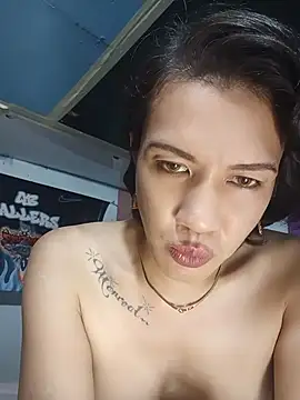 manilafoxts live cam on StripChat