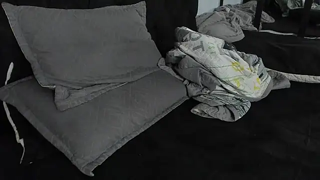 tyler_hank01 live cam on StripChat