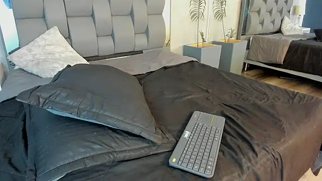 Charlie___Musk webcam