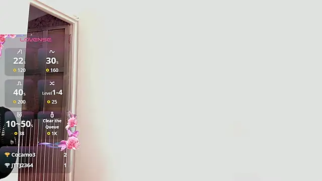 Riri_Blonde10 live cam on StripChat