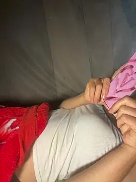 Linda-babyy live cam on StripChat