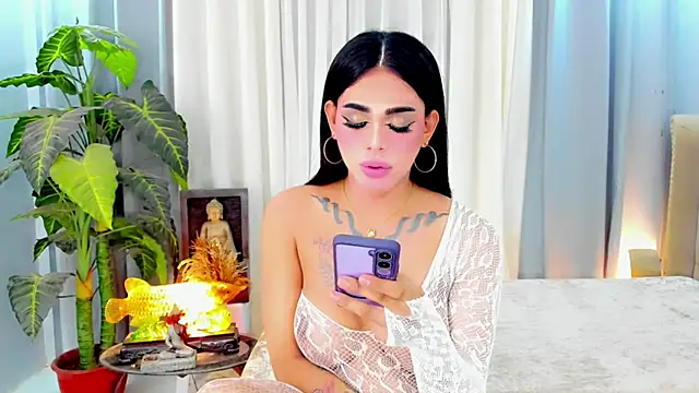 MochaliciousTransOnTop webcam