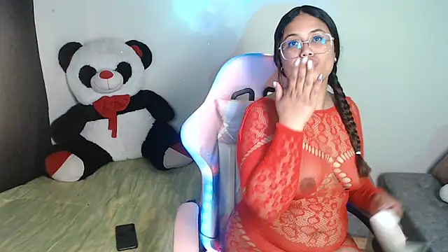 scarlettdoll777 live cam on StripChat