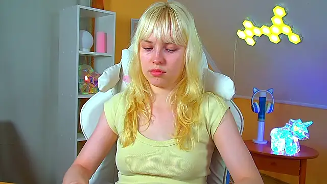 hannahhollis - HannahHollis's free webcam - UK Sex Cams