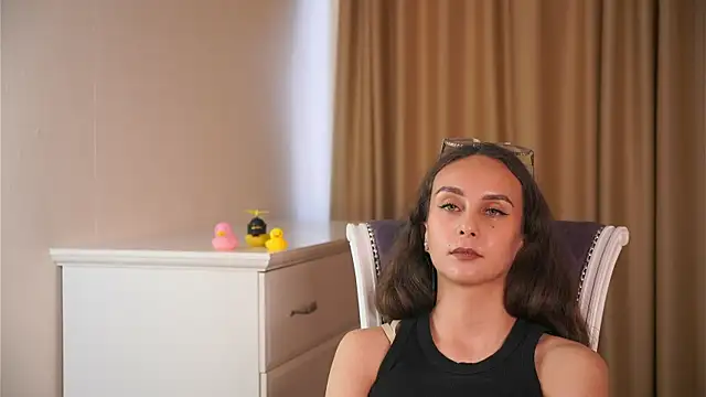 lucretiacoupland (F young) - Air kiss