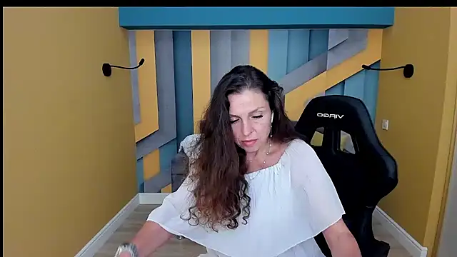 EllaLong webcam