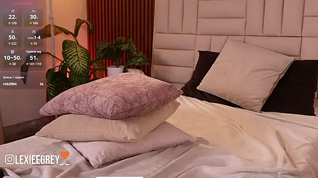 lexiee_grey_ webcam