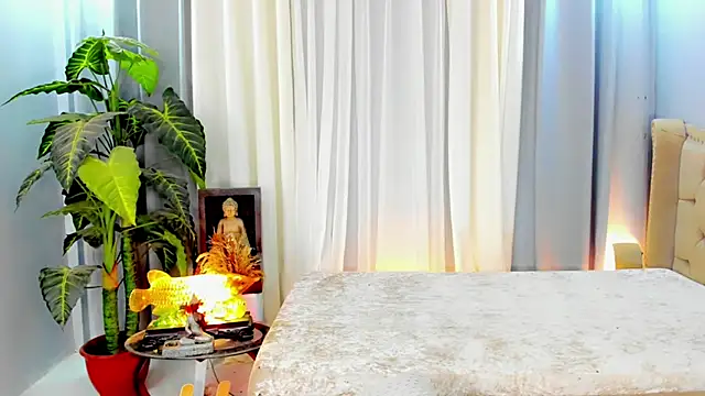 MochaliciousTransOnTop webcam