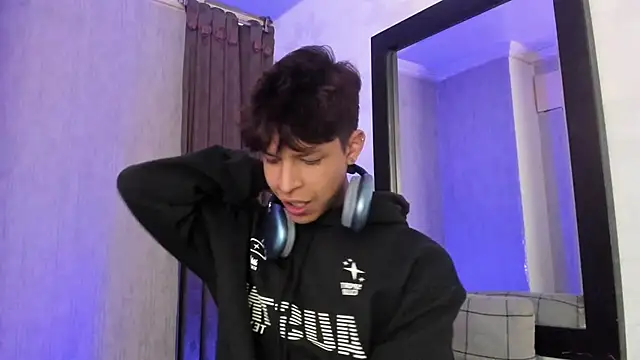 Ethan_qop webcam