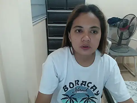xTheLastVIRGINx webcam