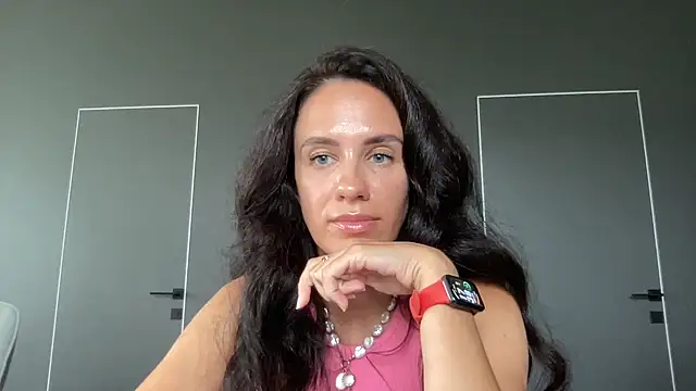 Omelvia live cam on StripChat
