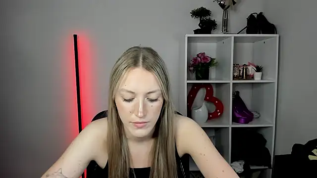 EvelynBlond webcam
