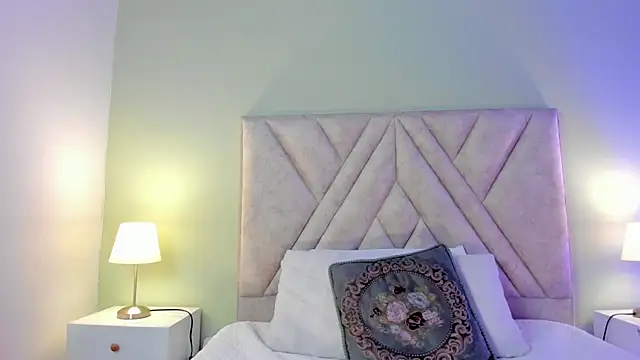 CurlyVenuss webcam