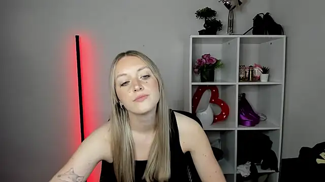 EvelynBlond webcam