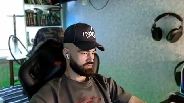 _Serious_Man webcam