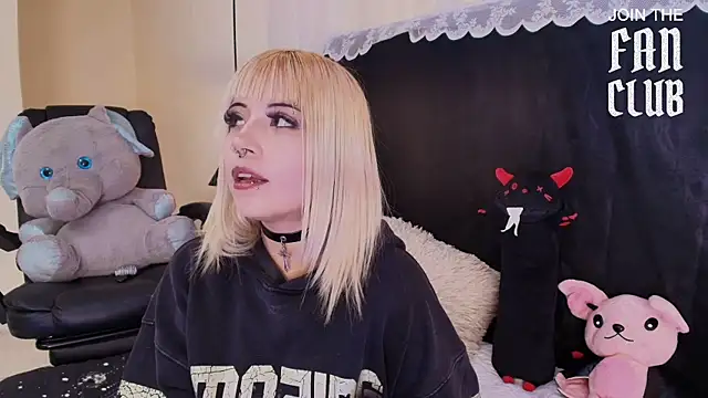 IvyBelle_ live cam on StripChat