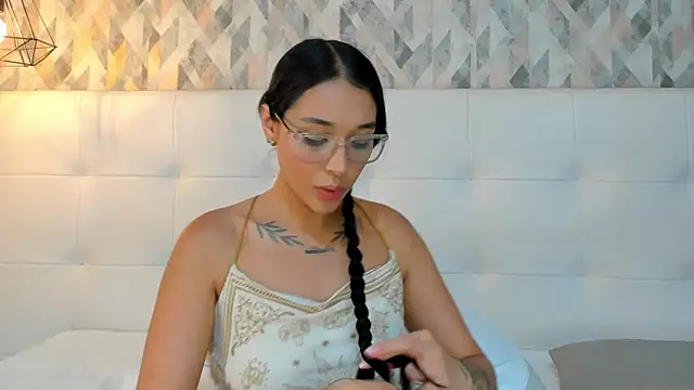 roseaurora - Roseaurora's free webcam - UK Sex Cams