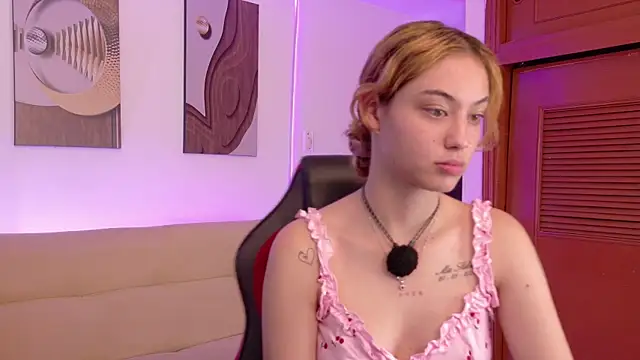 charlotte_rioz live cam on StripChat