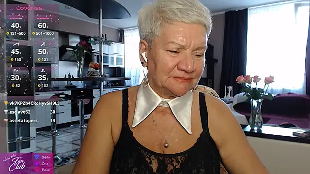 roxana_brooks live cam on StripChat