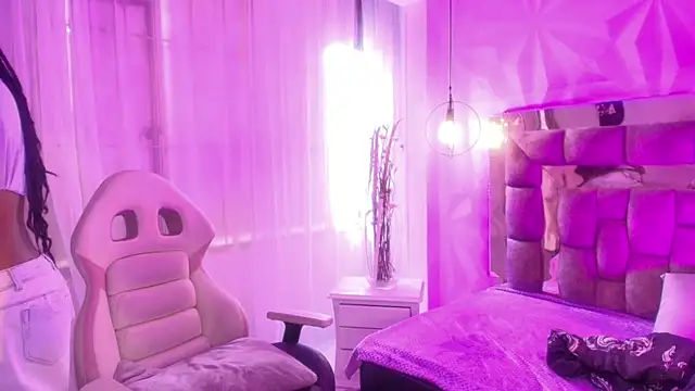 Queen_perla_ live cam on StripChat