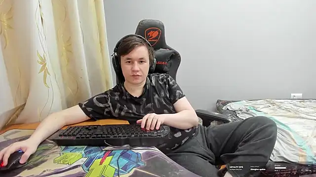 iliaskrislove live cam on StripChat