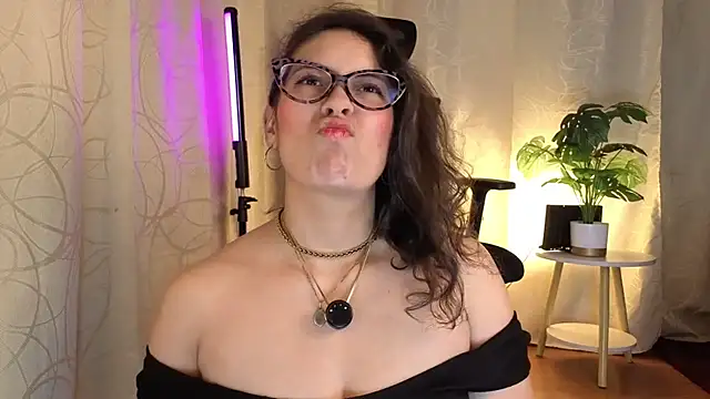 sophia_dumont live cam on StripChat