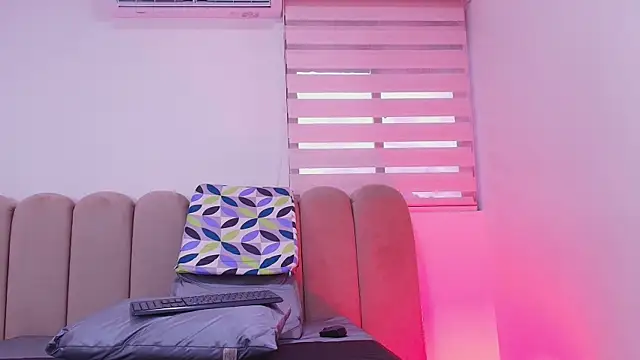 sweegirl69 live cam on StripChat