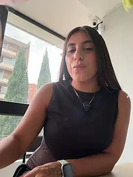 JuliCorrea_ live cam on StripChat