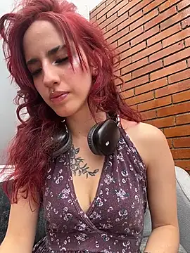 elodie_rouge live cam on StripChat