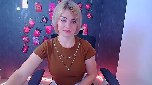 CuttieEmma live cam on StripChat