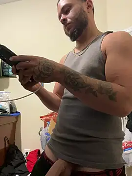 Tu_PaPi_Favorito live cam on StripChat